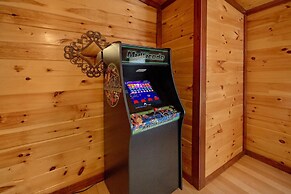 Pool Movie 1 Apartment 6