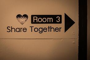 4Share Hostel - Adults Only