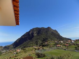 Pereiras House - Mountain & Sea