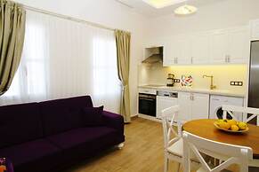 Cesme Kale Tas Apart