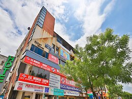 OYO 5476 Hotel Sunrise