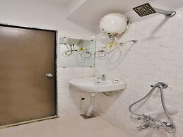 OYO 5476 Hotel Sunrise