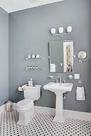 Historic Birch Lodge and Motel