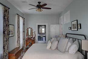 Historic Birch Lodge and Motel