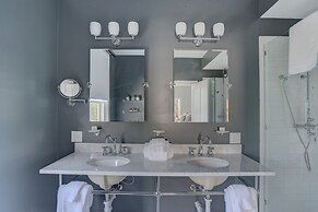 Historic Birch Lodge and Motel