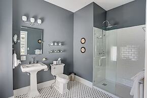 Historic Birch Lodge and Motel