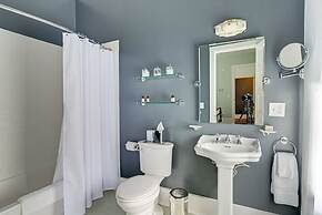 Historic Birch Lodge and Motel