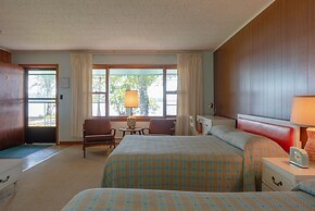 Historic Birch Lodge and Motel