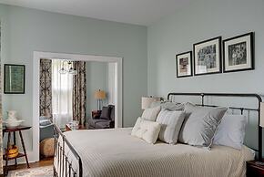 Historic Birch Lodge and Motel