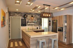 Lawang Suite Apartment With Balcony