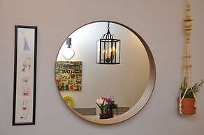 Lawang Suite Apartment With Balcony