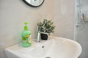 Lawang Suite Apartment With Balcony