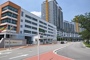 Lawang Suite Apartment With Balcony