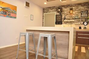 Lawang Suite Apartment With Balcony