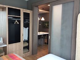 Lawang Suite Apartment With Balcony