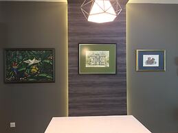 Lawang Suite Apartment With Balcony