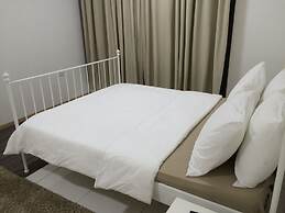 Lawang Suite Apartment With Balcony