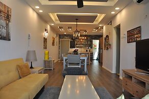 Lawang Suite Apartment With Balcony