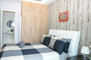 Lawang Suite Apartment With Balcony