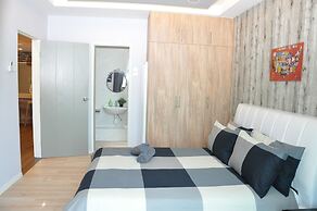 Lawang Suite Apartment With Balcony