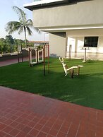 Lawang Suite 2 Bedroom Corner Apartment