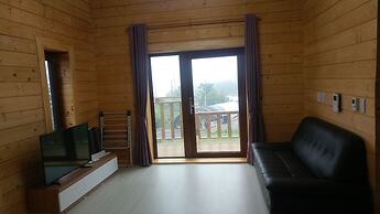 Daegwallyeong Solbawee Log-Housing Pension