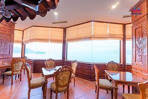 Huong Viet Hotel Quy Nhon - Beachfront