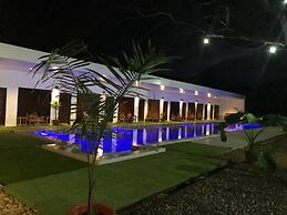 Alesseo Backpackers - Hostel