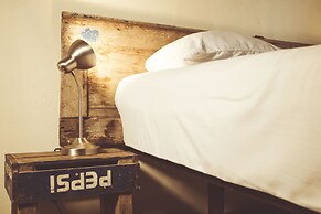 somewhere nice - Hostel