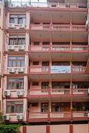 Traveler's Holiday Inn