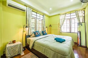 Nimman Elegant Garden Villa