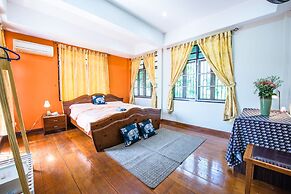 Nimman Elegant Garden Villa