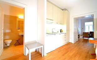Vienna Residence Bright Apartment for 2 in Central but Quiet Location