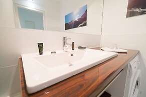 Vienna Residence Elegant Apartment for 2 Near the Famous Mariahilferst