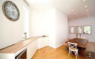 Vienna Residence Colossal Apartment With Balcony and Space for 8 Guest