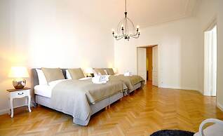 Vienna Residence Colossal Apartment With Balcony and Space for 8 Guest