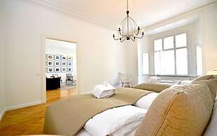 Vienna Residence Colossal Apartment With Balcony and Space for 8 Guest