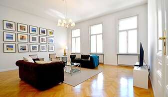 Vienna Residence Colossal Apartment With Balcony and Space for 8 Guest