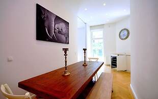 Vienna Residence Colossal Apartment With Balcony and Space for 8 Guest