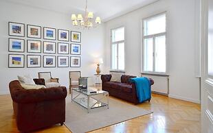 Vienna Residence Colossal Apartment With Balcony and Space for 8 Guest