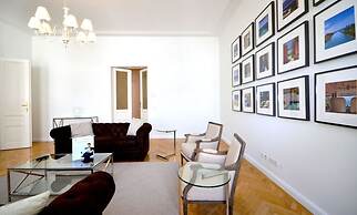 Vienna Residence Colossal Apartment With Balcony and Space for 8 Guest