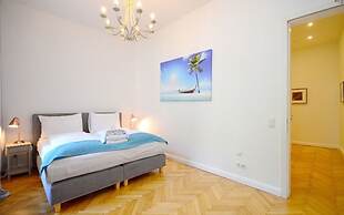Vienna Residence Colossal Apartment With Balcony and Space for 8 Guest