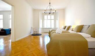 Vienna Residence Colossal Apartment With Balcony and Space for 8 Guest