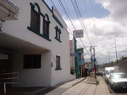 Hotel El 2000