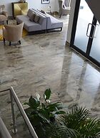 Q8 Boutique Hotel