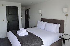 Q8 Boutique Hotel