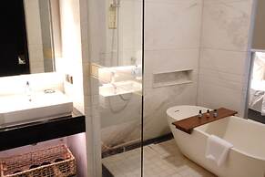 JHL Solitaire Gading Serpong