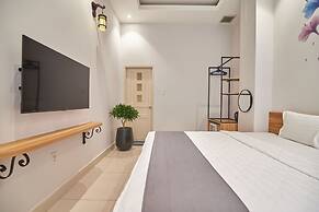 Bin Bin Hotel 2 - Near Him Lam D7