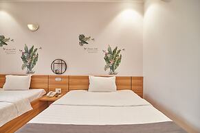 Bin Bin Hotel 2 - Near Him Lam D7