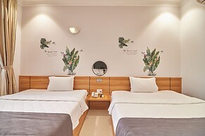 Bin Bin Hotel 2 - Near Him Lam D7